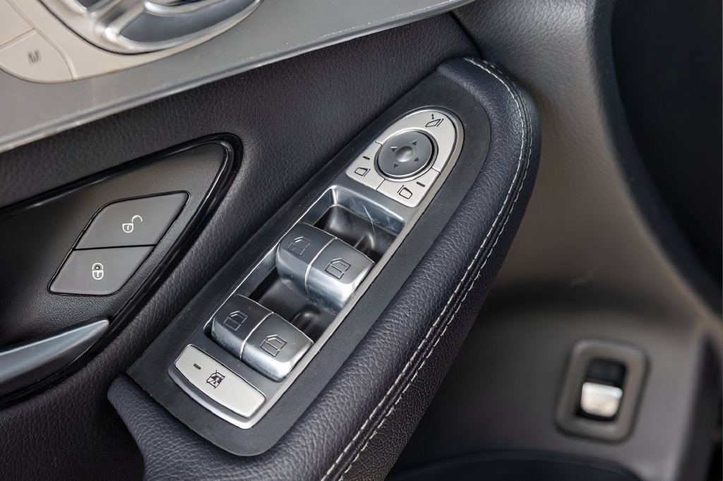 Used 2019 Mercedes-Benz GLC 300 image 36