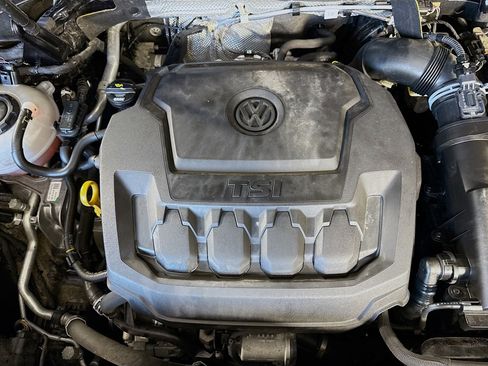 Used 2020 Volkswagen Tiguan SE image 39