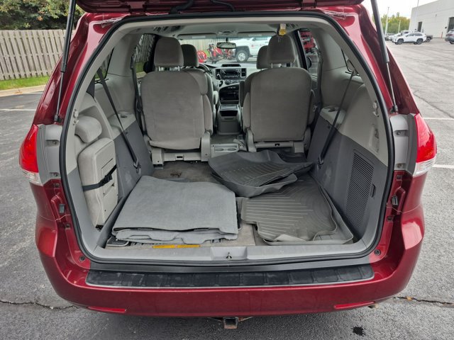 Used 2013 Toyota Sienna LE FWD image 16