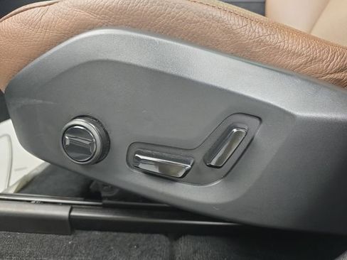 Used 2023 Volvo XC60 B5 Plus image 38