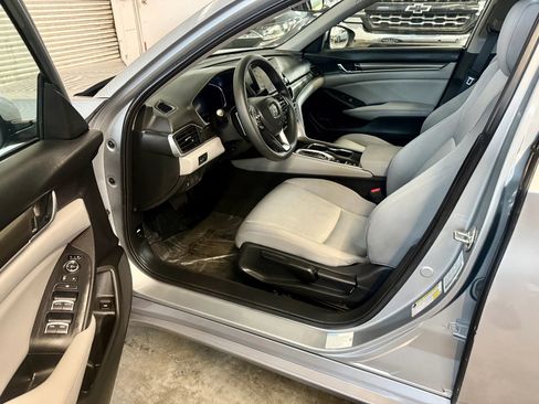 Used 2019 Honda Accord Sedan 4D image 9
