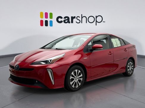 Used 2022 Toyota Prius LE image 1