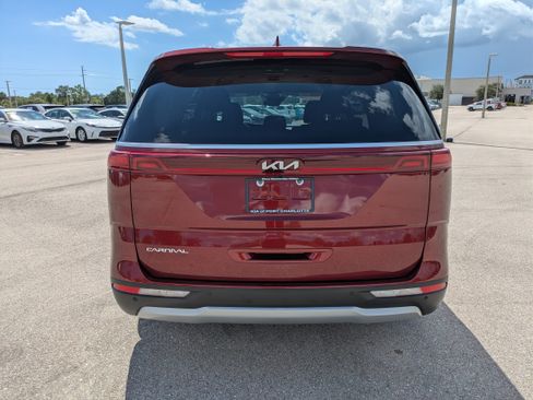 Certified 2024 Kia Carnival EX FWD image 5