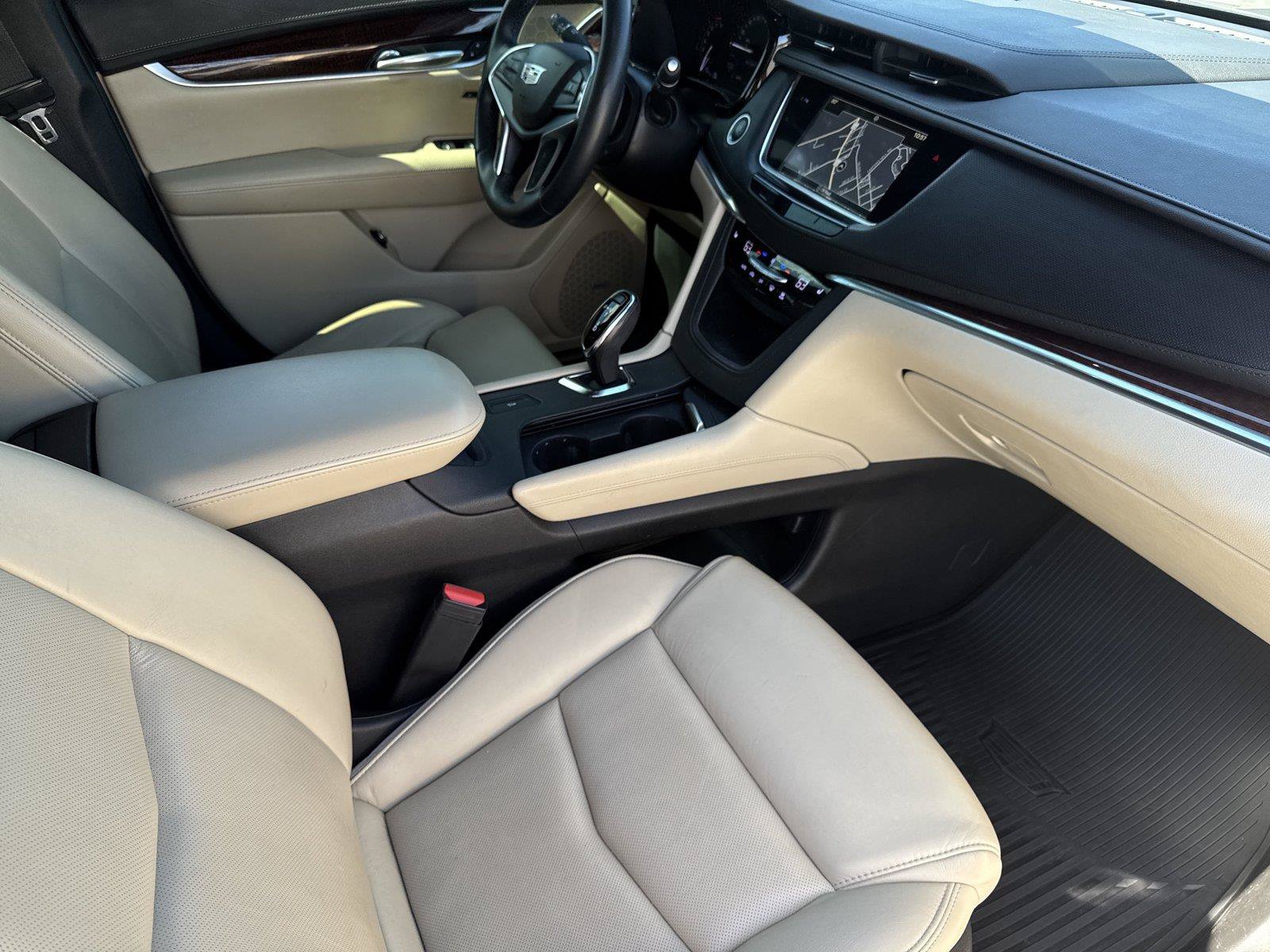 Used 2017 Cadillac XT5 Luxury w/ Driver Awareness Package FWD image 36