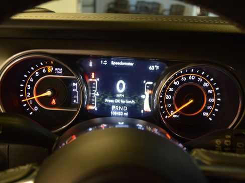 Used 2018 Jeep Wrangler Unlimited Sahara image 17