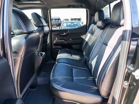 Certified 2022 Toyota Tacoma TRD Off-Road w/ TRD Premium Off Road Package AWD/4WD image 18