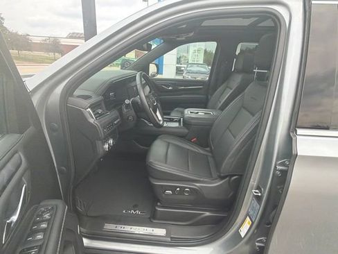 Used 2023 GMC Yukon XL Denali AWD/4WD image 9