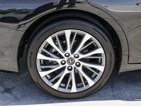 Used 2025 Lexus ES 300h w/ Premium Package FWD image 8