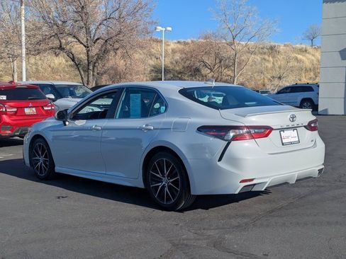 Used 2022 Toyota Camry SE image 6