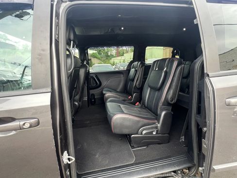 Used 2016 Dodge Grand Caravan R/T FWD image 29