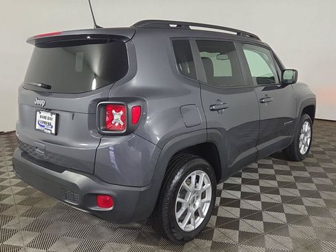 Used 2023 Jeep Renegade Latitude w/ Premium Group AWD/4WD image 3