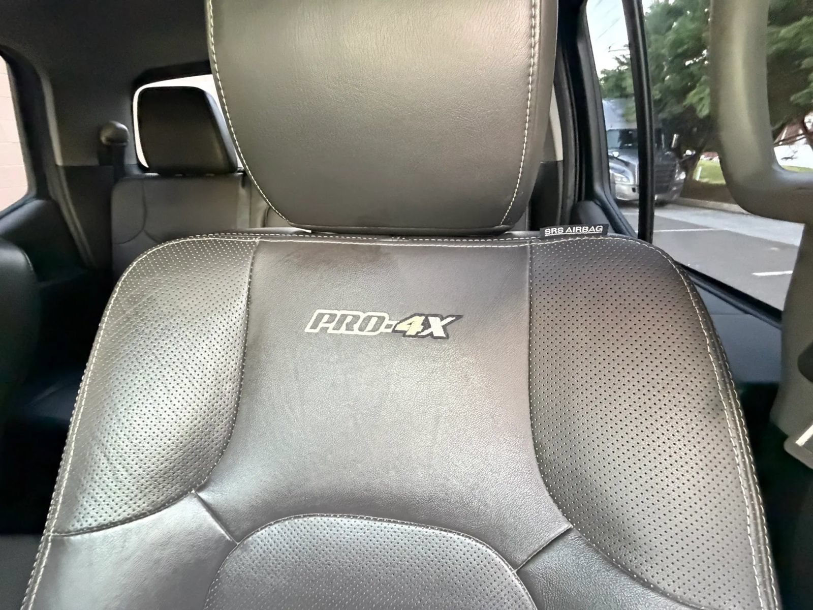 Used 2014 Nissan Frontier PRO-4X w/ Pro-4x Luxury Package AWD/4WD image 12