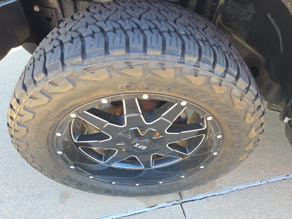 Used 2018 Jeep Wrangler Unlimited Sahara AWD/4WD image 7