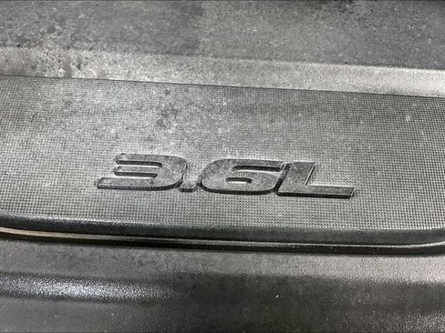 Used 2023 Chrysler Pacifica Limited FWD image 35