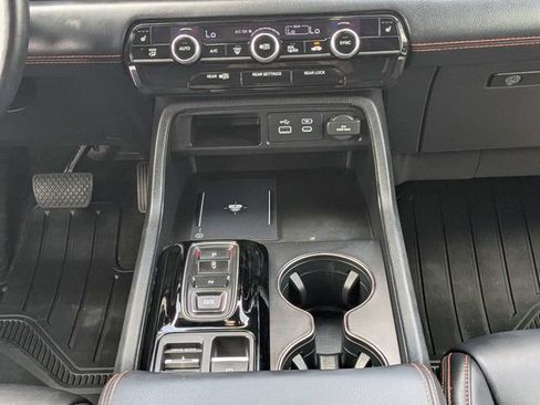 Used 2024 Honda Pilot TrailSport image 19