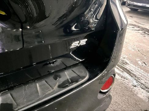 Used 2017 Toyota Sienna SE image 10