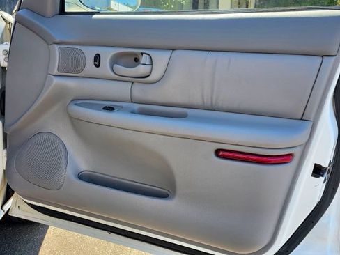 Used 2001 Buick Century Custom w/ Premium Pkg FWD image 40