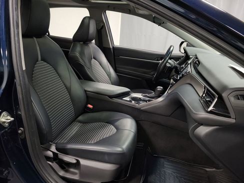 Used 2020 Toyota Camry SE FWD image 25