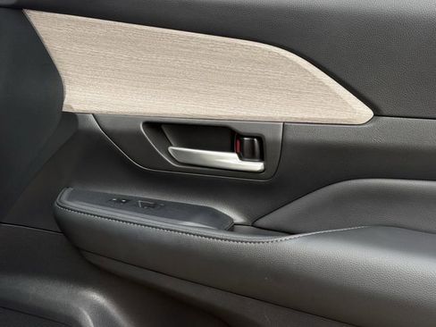 Used 2024 Toyota Grand Highlander Limited FWD image 29