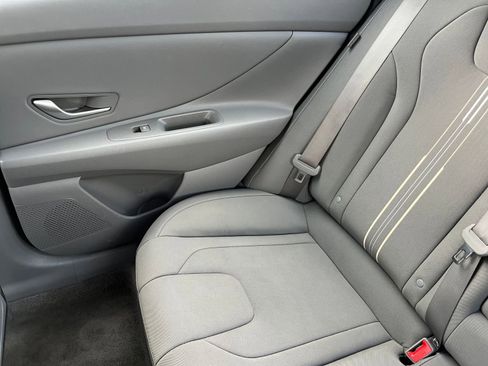 Used 2025 Hyundai Elantra SEL image 38