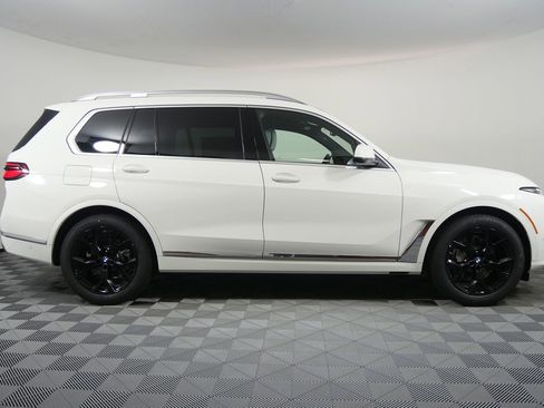 Used 2026 BMW X7 xDrive40i image 2