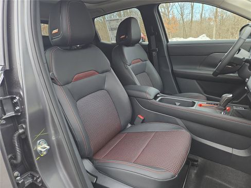 New 2026 Nissan Kicks SR w/ SR Premium Package AWD/4WD image 12