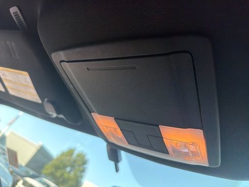 Used 2017 Ford Explorer XLT AWD/4WD image 35