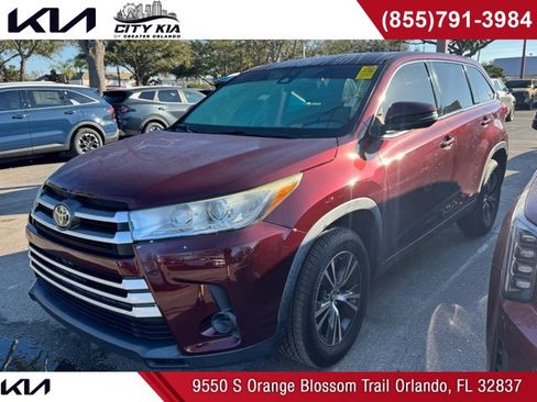 Used 2019 Toyota Highlander LE image 1