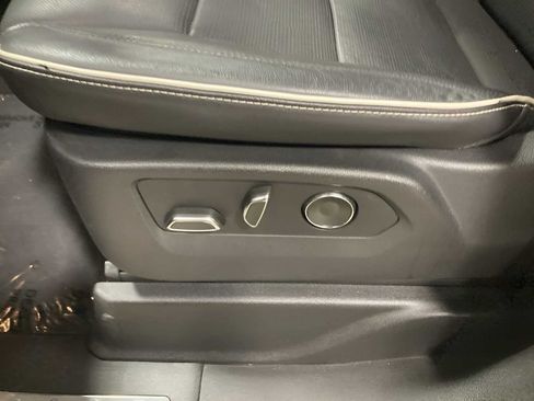 Used 2021 Cadillac Escalade Premium Luxury w/ Performance Package AWD/4WD image 11
