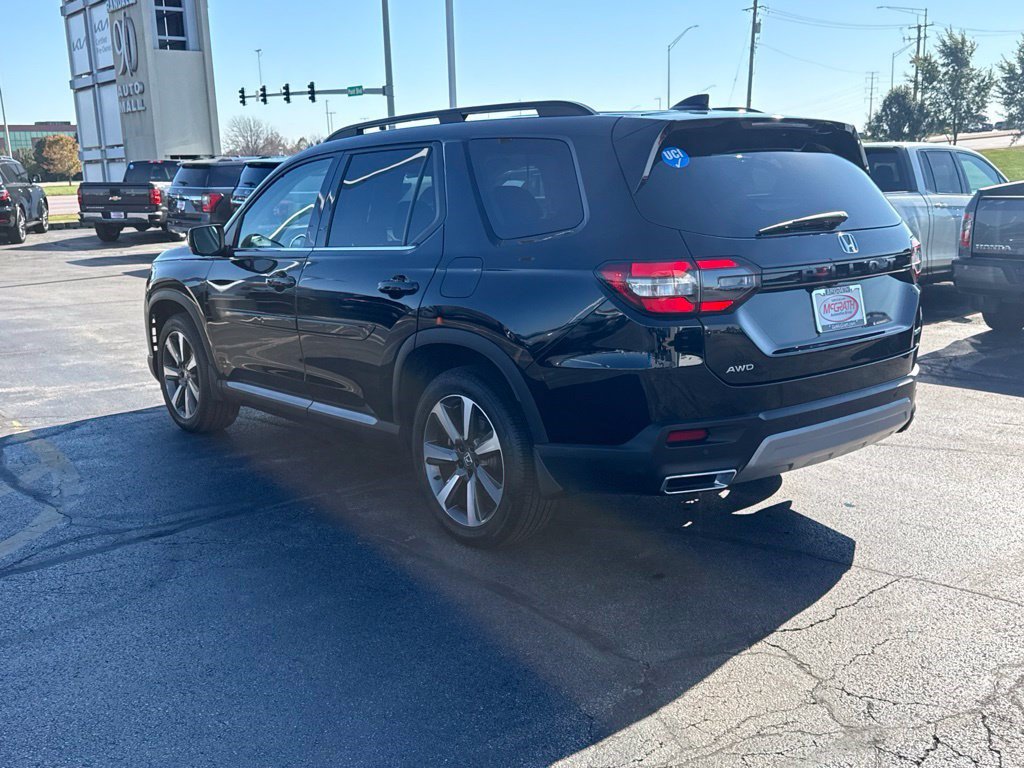 Used 2025 Honda Pilot Elite image 8