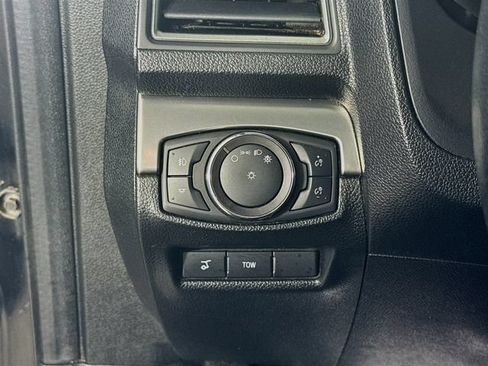Used 2018 Ford Explorer XLT w/ Equipment Group 202A AWD/4WD image 15