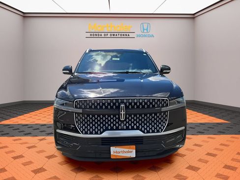Used 2025 Lincoln Navigator Reserve AWD/4WD image 8