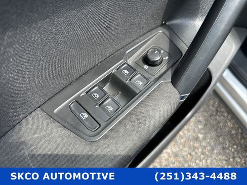Used 2020 Volkswagen Tiguan S image 22