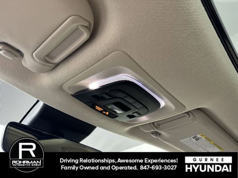 Used 2022 Toyota Corolla Cross XLE image 10