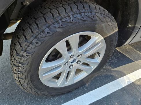 Used 2018 Ford Explorer XLT w/ Equipment Group 201A image 7