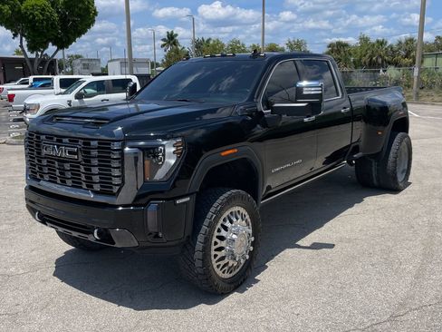 Used 2024 GMC Sierra 3500 Denali Ultimate AWD/4WD image 3