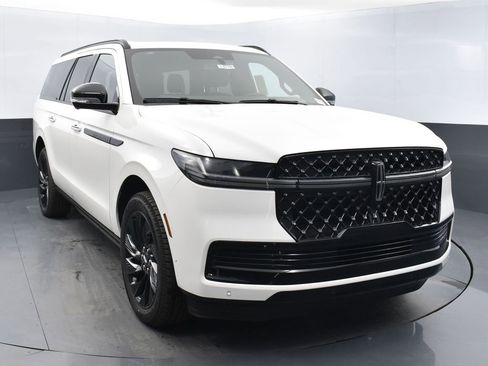 New 2025 Lincoln Navigator L Reserve w/ Jet Appearance Package image 6