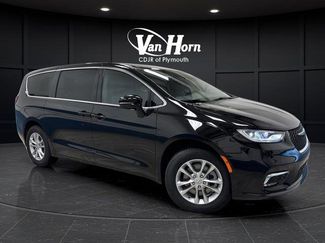 New 2026 Chrysler Pacifica Select video 1