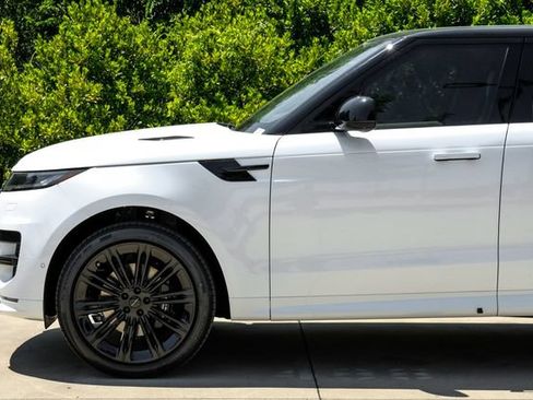 New 2026 Land Rover Range Rover Sport Dynamic SE AWD/4WD image 17