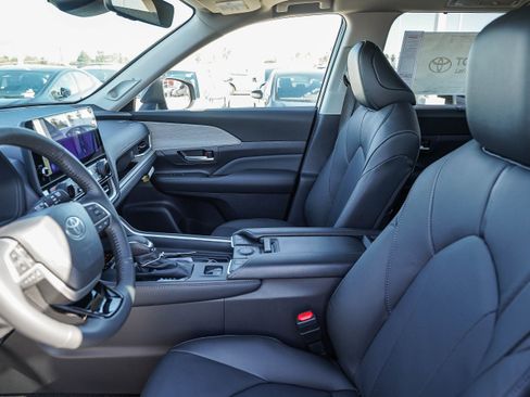 New 2026 Toyota Grand Highlander Limited image 21