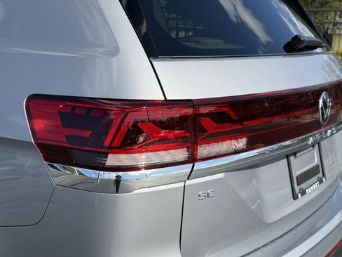 New 2026 Volkswagen Atlas SE image 9