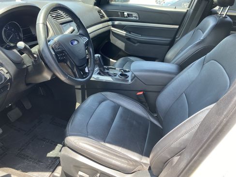 Used 2018 Ford Explorer XLT w/ Equipment Group 202A FWD image 15