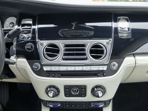 Used 2016 Rolls-Royce Wraith RWD image 18