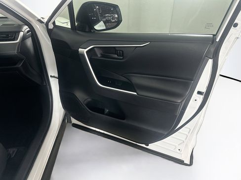 Used 2019 Toyota RAV4 LE w/ All Weather Liner Package image 29