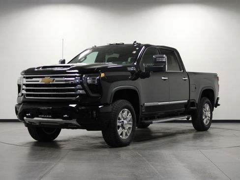 Used 2025 Chevrolet Silverado 2500 High Country image 8
