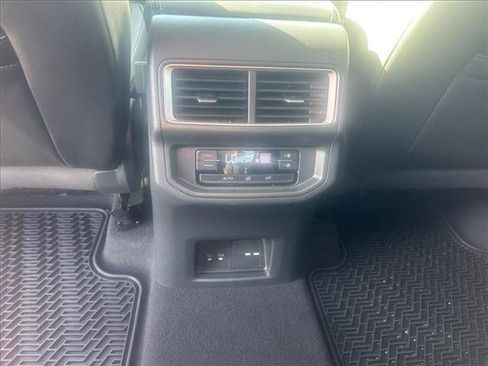 Used 2024 Volkswagen Atlas SE AWD/4WD image 12