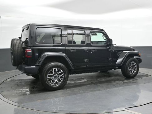Used 2025 Jeep Wrangler Unlimited Sahara AWD/4WD image 2