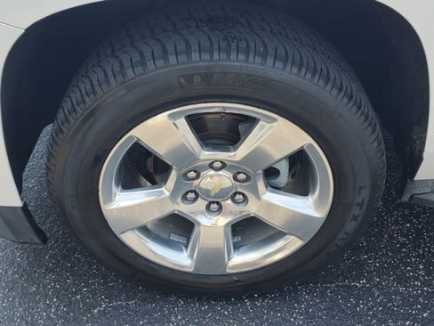 Used 2016 Chevrolet Suburban LT RWD image 4