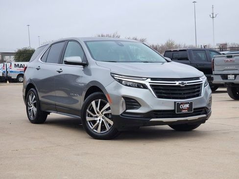 Used 2023 Chevrolet Equinox LT image 2