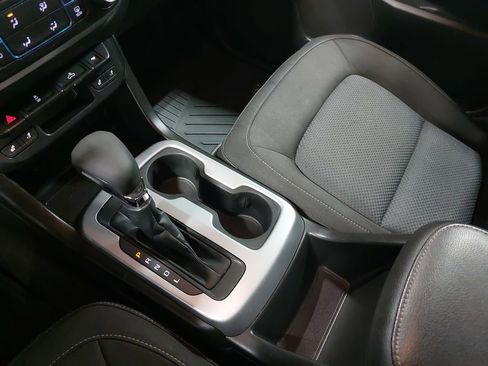 Used 2022 Chevrolet Colorado LT w/ LT Convenience Package AWD/4WD image 25